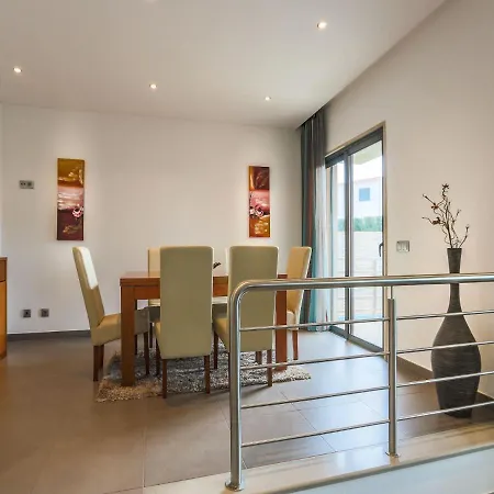 V3, Jardins Branqueira6 Near Beach, Villa