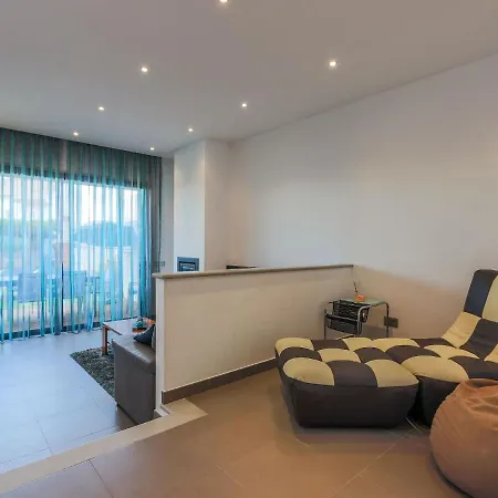 V3, Jardins Branqueira6 Near Beach, Villa Albufeira